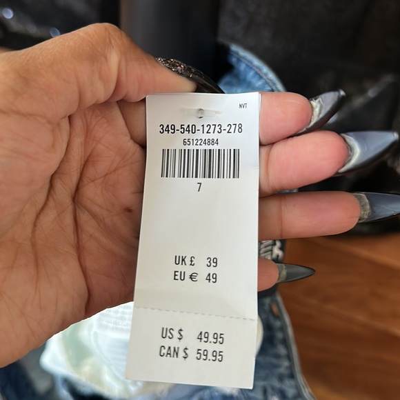 Brand New Hollister Ultra High Rise Vintage Relaxed Mom Jean Shorts - Picture 4 of 4